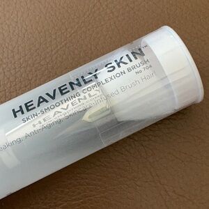 IT Cosmetics | Heavenly Skin Perfecting Brush #704 🌸